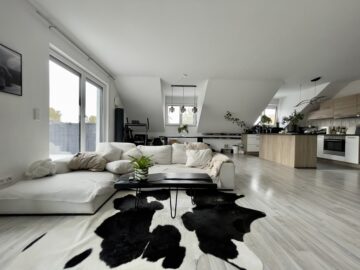 Willkommen in Altenfurt: 2-Zimmer-Wohnung mit Einbauküche, großer Dachterrasse und Stellplatz, 90475 Nürnberg, Etagenwohnung