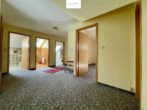 Am Waldrand zuhause: Teilsaniertes EFH mit 222m² in Neumarkt - Diele DG
