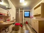 Am Waldrand zuhause: Teilsaniertes EFH mit 222m² in Neumarkt - Badezimmer Keller